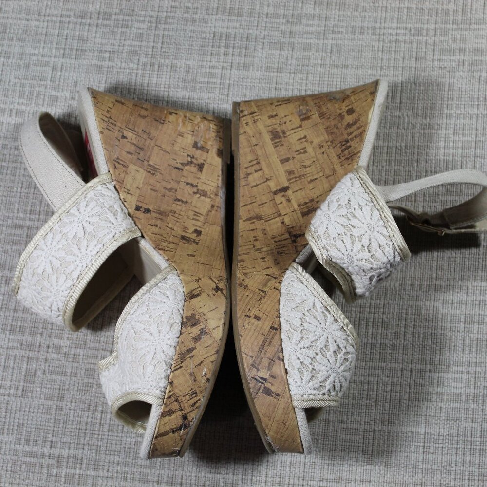 Pop Eugena White Flower Lace Cork Wedge Sandals - LIKE NEW - Picture 3 of 6